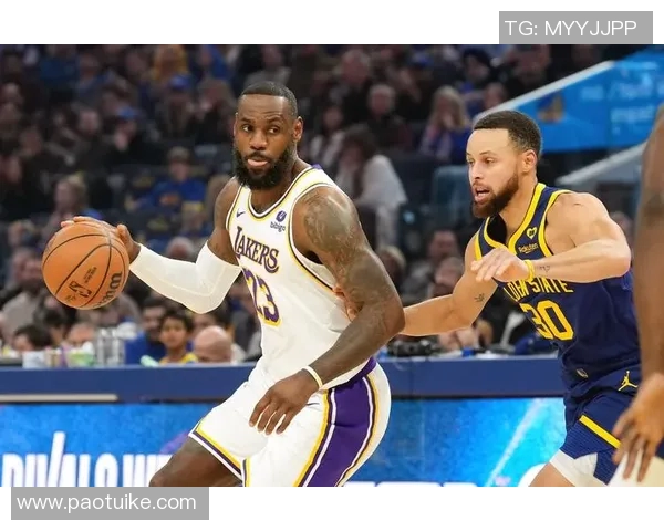 勇士再胜湖人，扩大领先优势：篮球王朝的荣耀之路